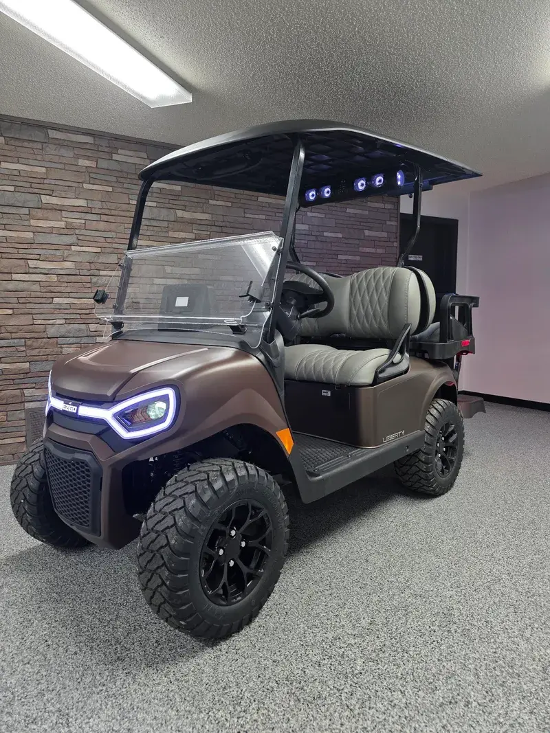 2027 E-Z-GO Liberty photo 6