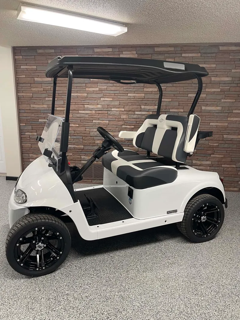 2021 E-Z-GO RXV ELiTE Lithium photo 3