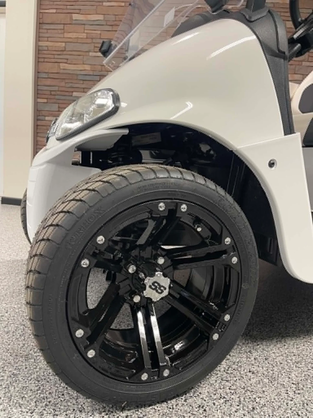 2021 E-Z-GO RXV ELiTE Lithium photo 5