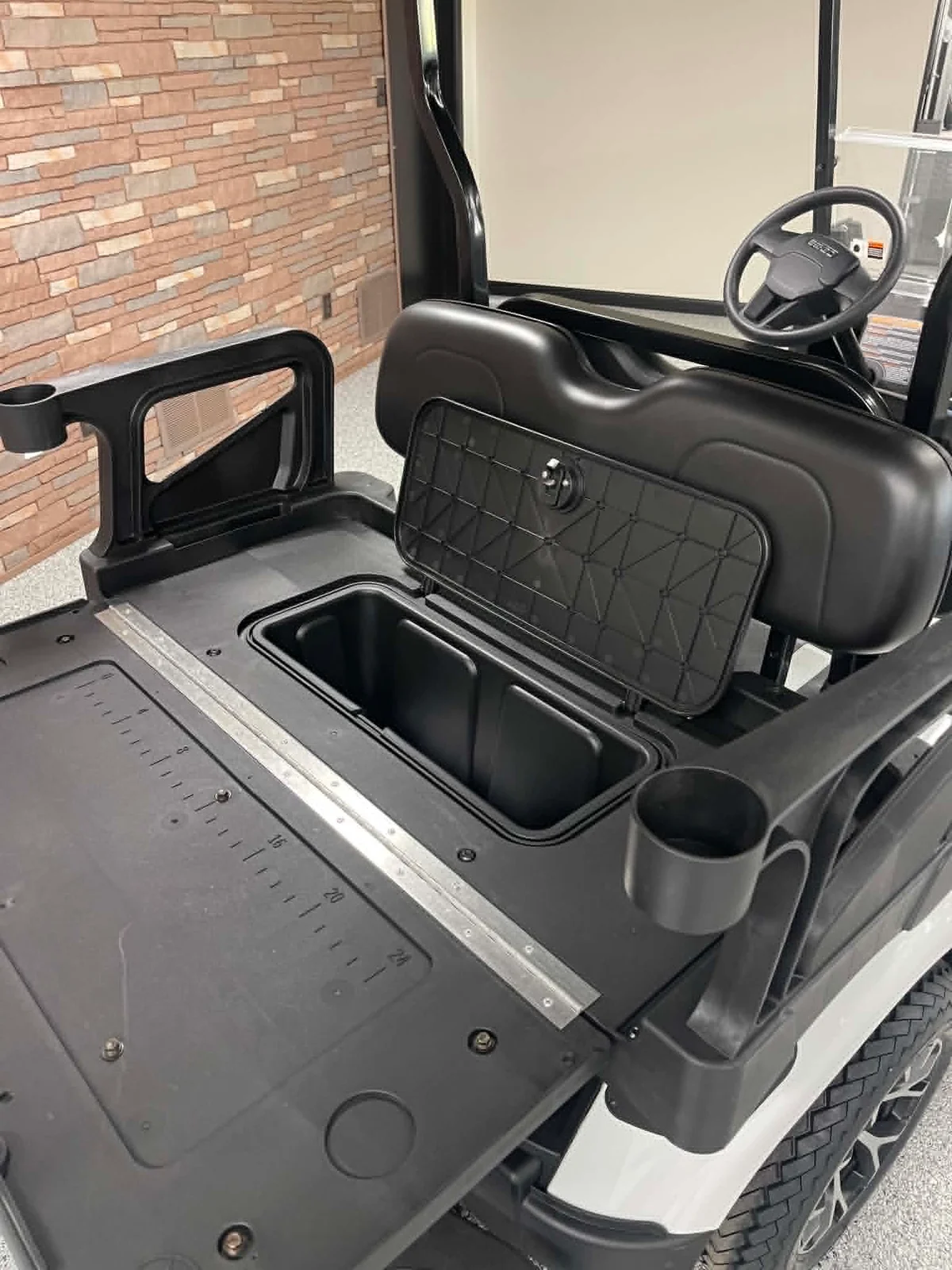 2027 E-Z-GO RXV 4 Valor S+ 13.5-hp Gas photo 6