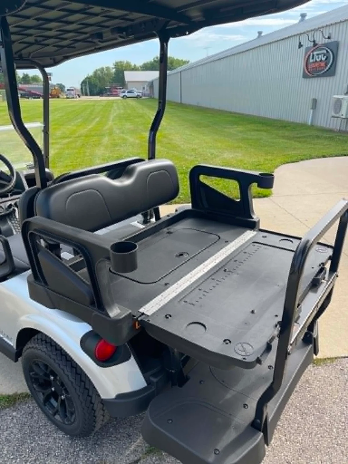 2027 E-Z-GO RXV 4 Valor S+ 13.5-hp Gas photo 6