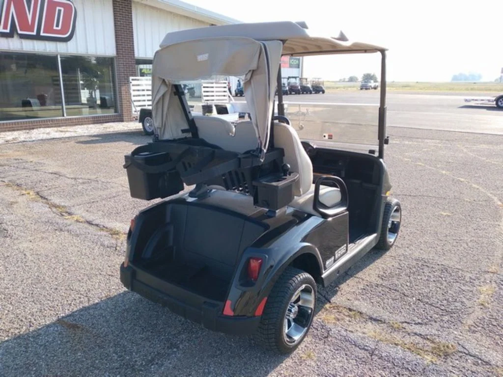 2017 E-Z-GO RXV photo 5