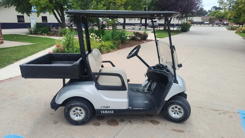 2018 Yamaha QuieTech Utility Golf Car photo 6