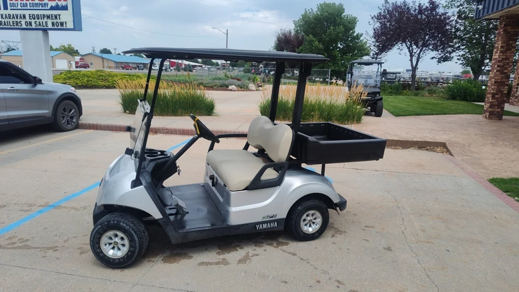 2018 Yamaha QuieTech Utility Golf Car photo 2