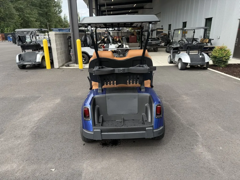 2021 E-Z-GO RXV photo 3