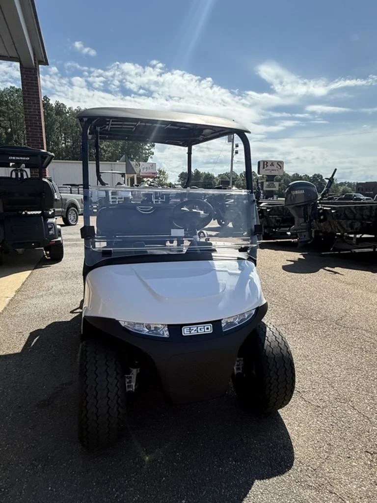 2027 E-Z-GO Valor photo 4
