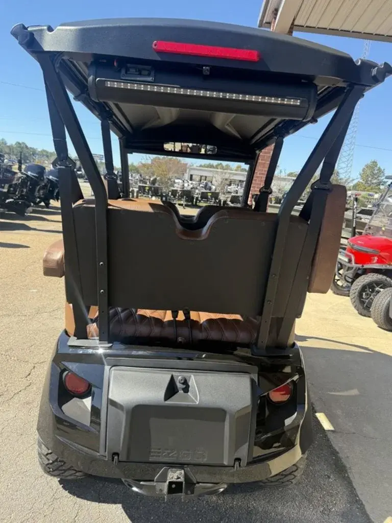 2027 E-Z-GO Liberty photo 8