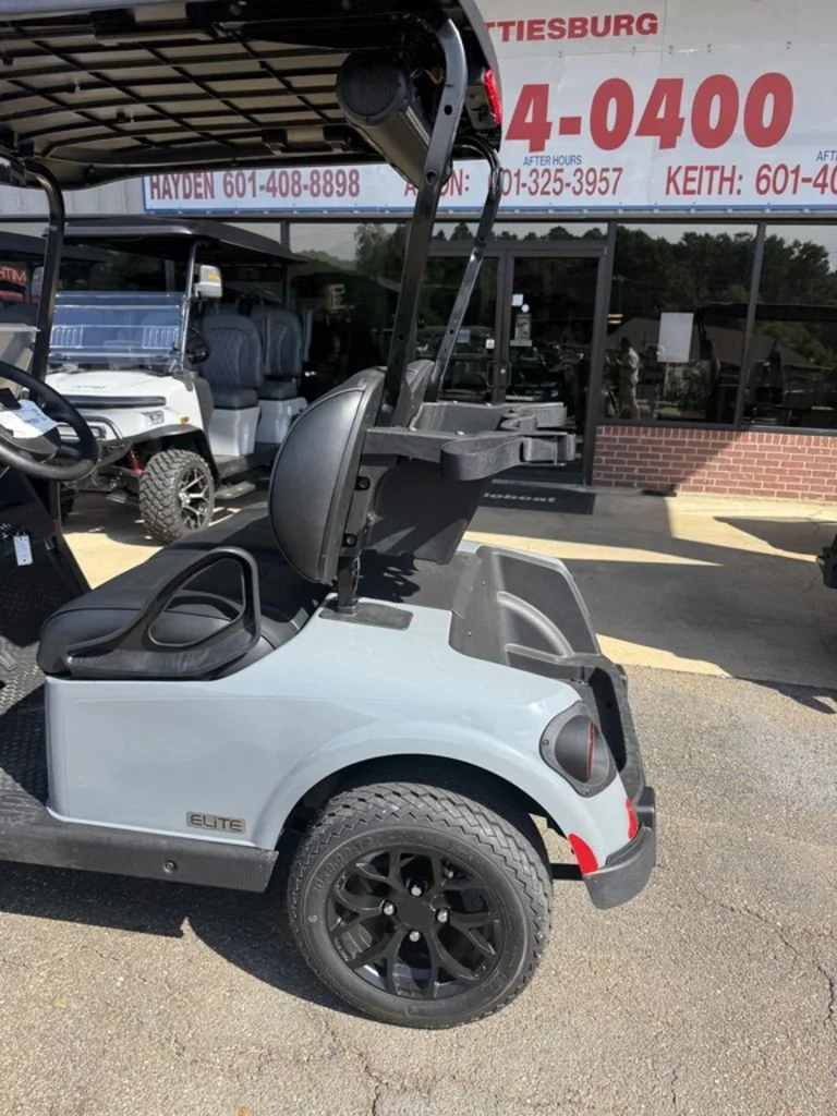 2027 E-Z-GO RXV photo 8
