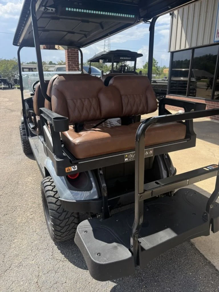 2027 E-Z-GO Xpress 6 photo 9