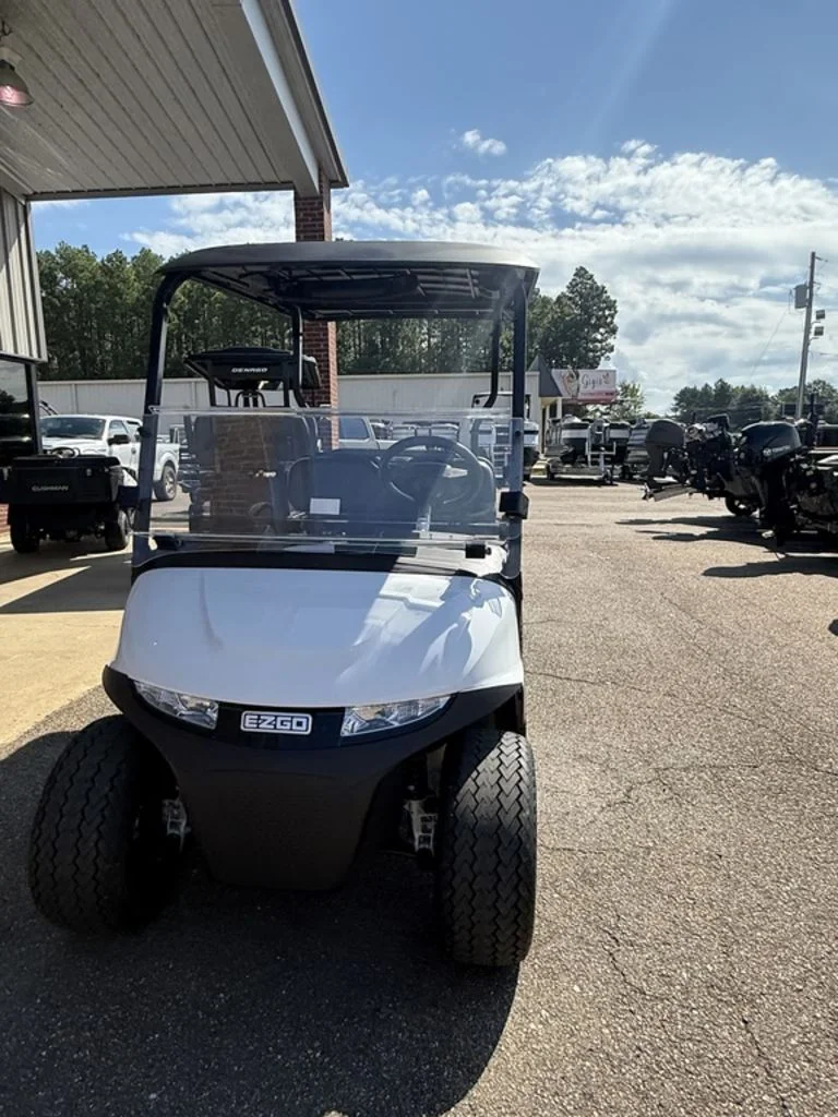 2027 E-Z-GO Valor photo 3