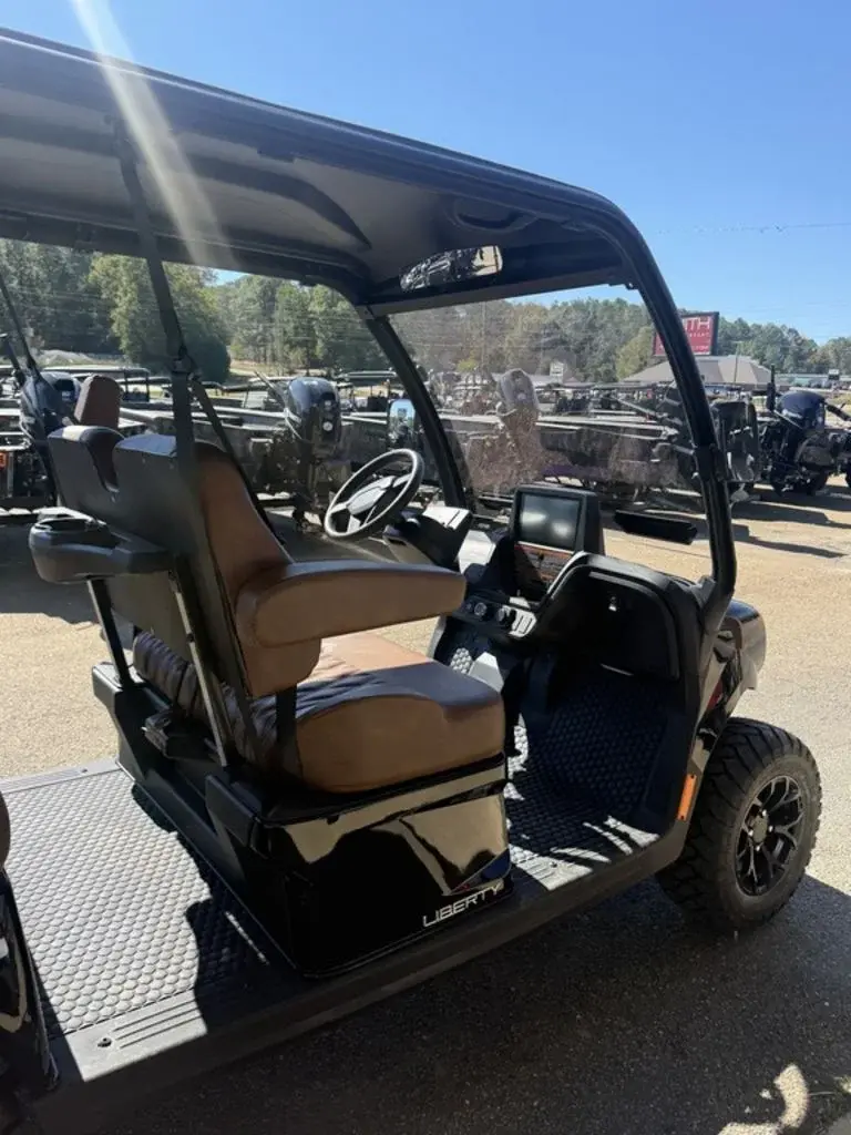 2027 E-Z-GO Liberty photo 10