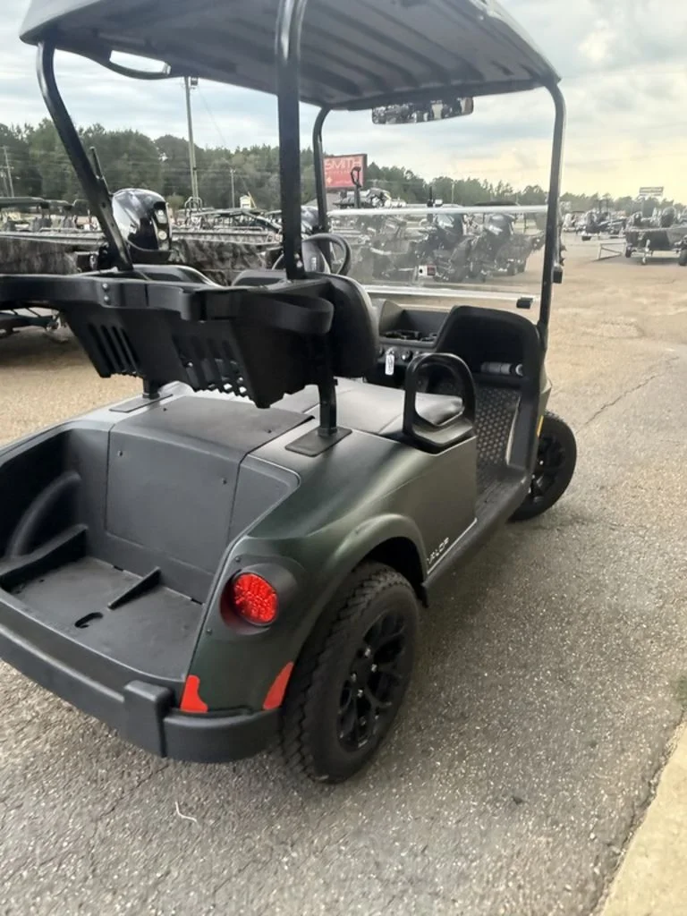 2027 E-Z-GO Valor photo 8