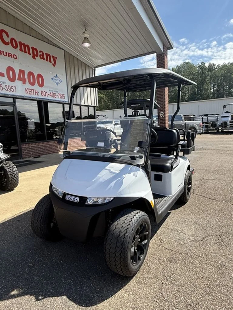 2027 E-Z-GO Valor photo 2