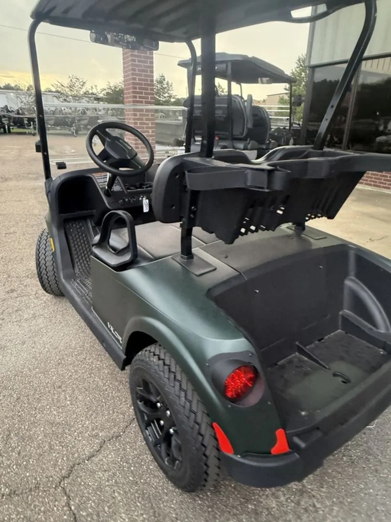 2027 E-Z-GO Valor photo 10