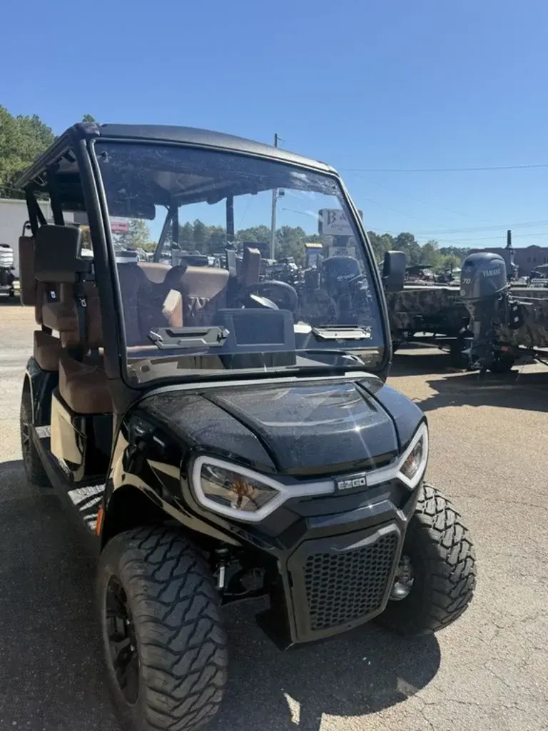 2027 E-Z-GO Liberty photo 5