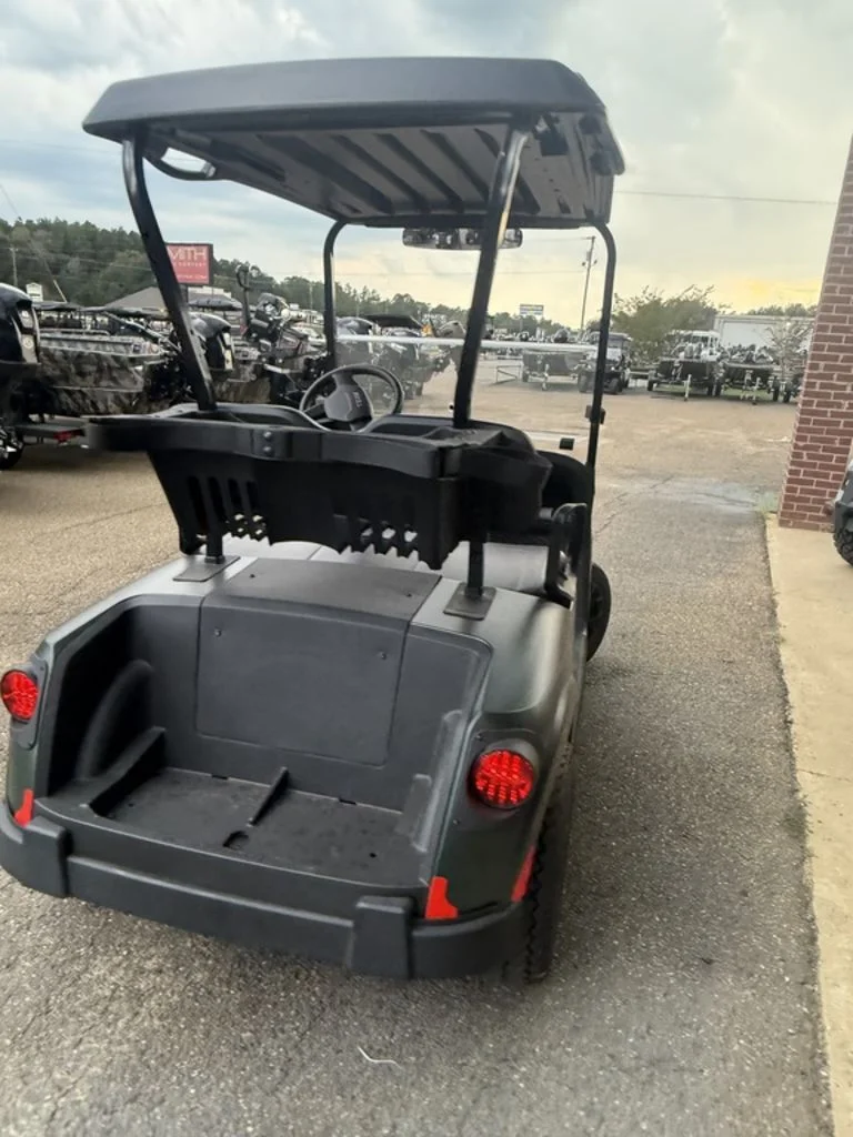 2027 E-Z-GO Valor photo 9
