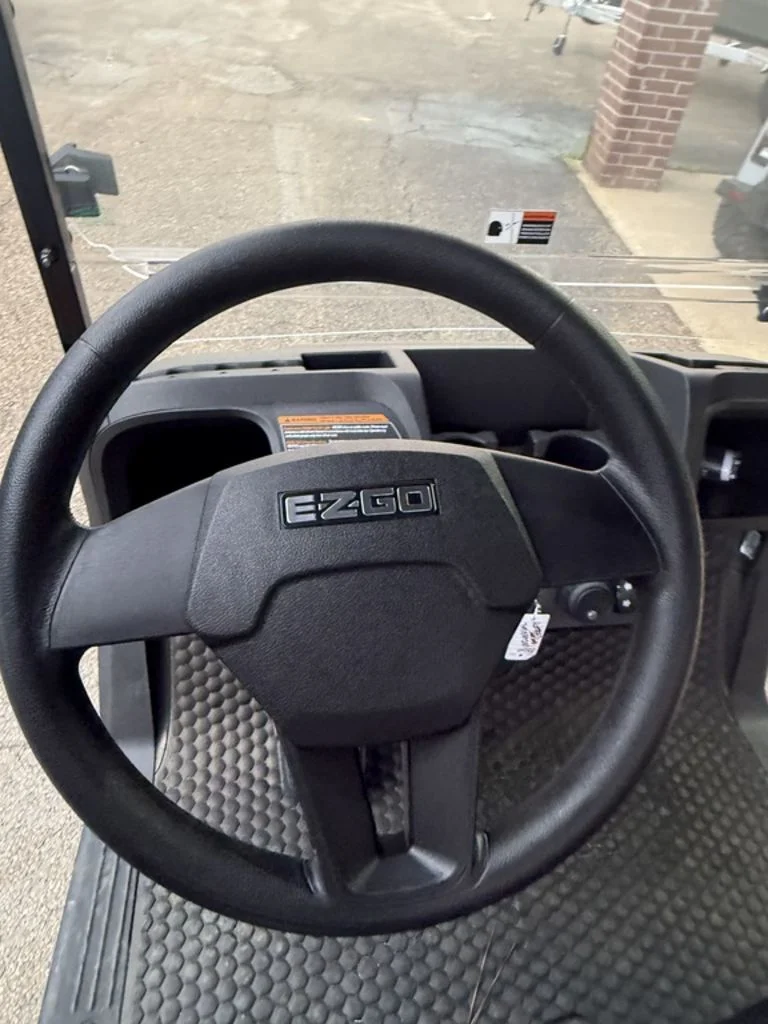 2027 E-Z-GO Valor photo 12