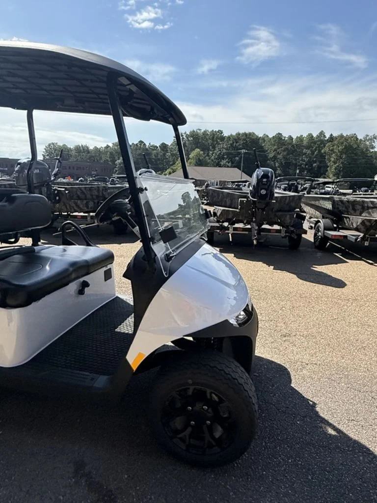 2027 E-Z-GO Valor photo 6
