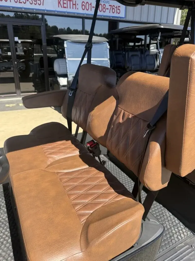 2027 E-Z-GO Liberty photo 11