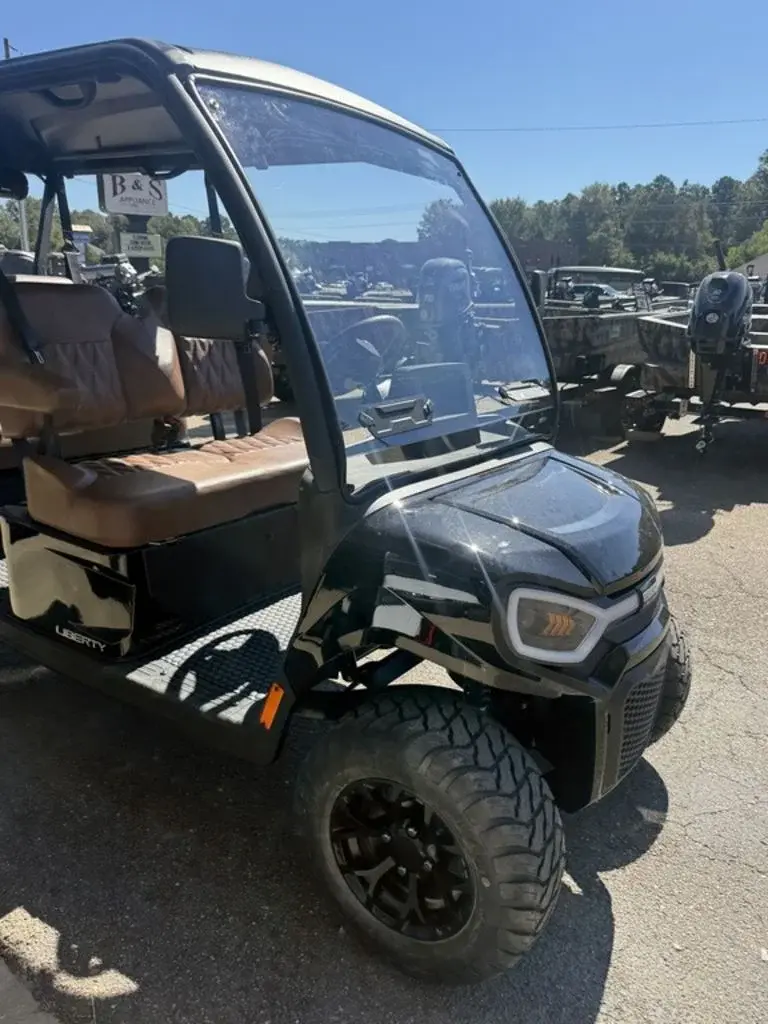 2027 E-Z-GO Liberty photo 6