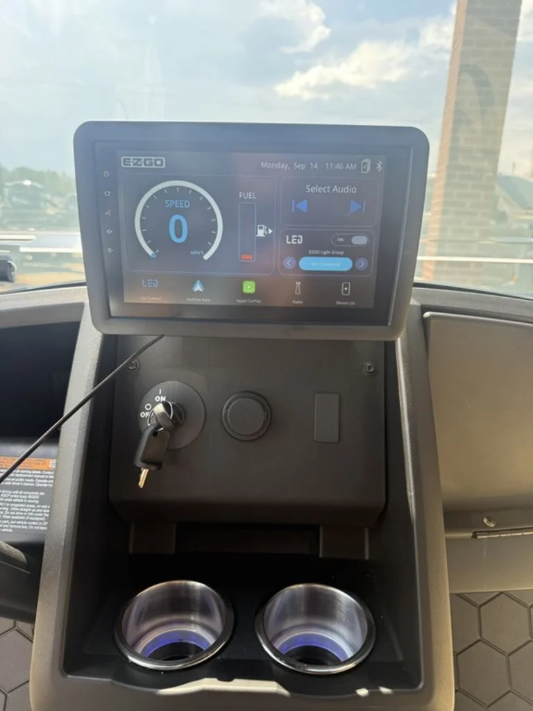 2027 E-Z-GO Xpress 6 photo 18