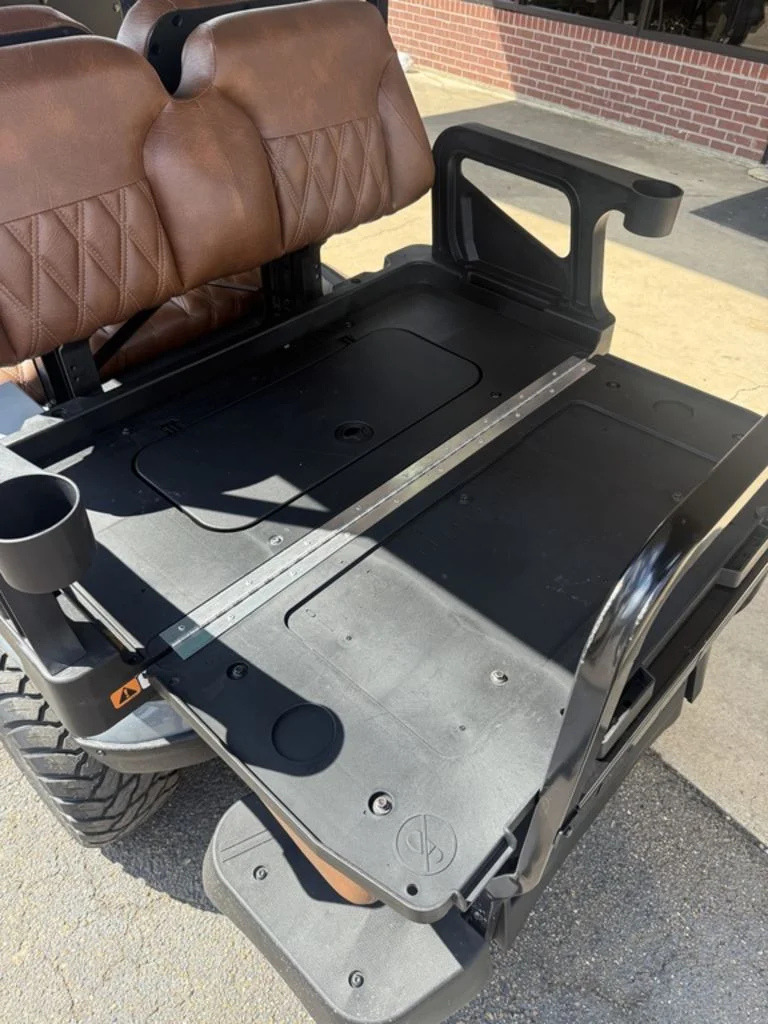 2027 E-Z-GO Xpress 6 photo 8