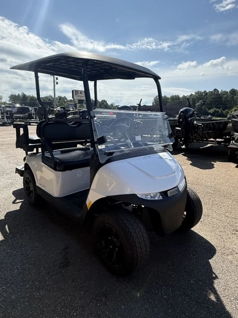 2027 E-Z-GO Valor photo 5