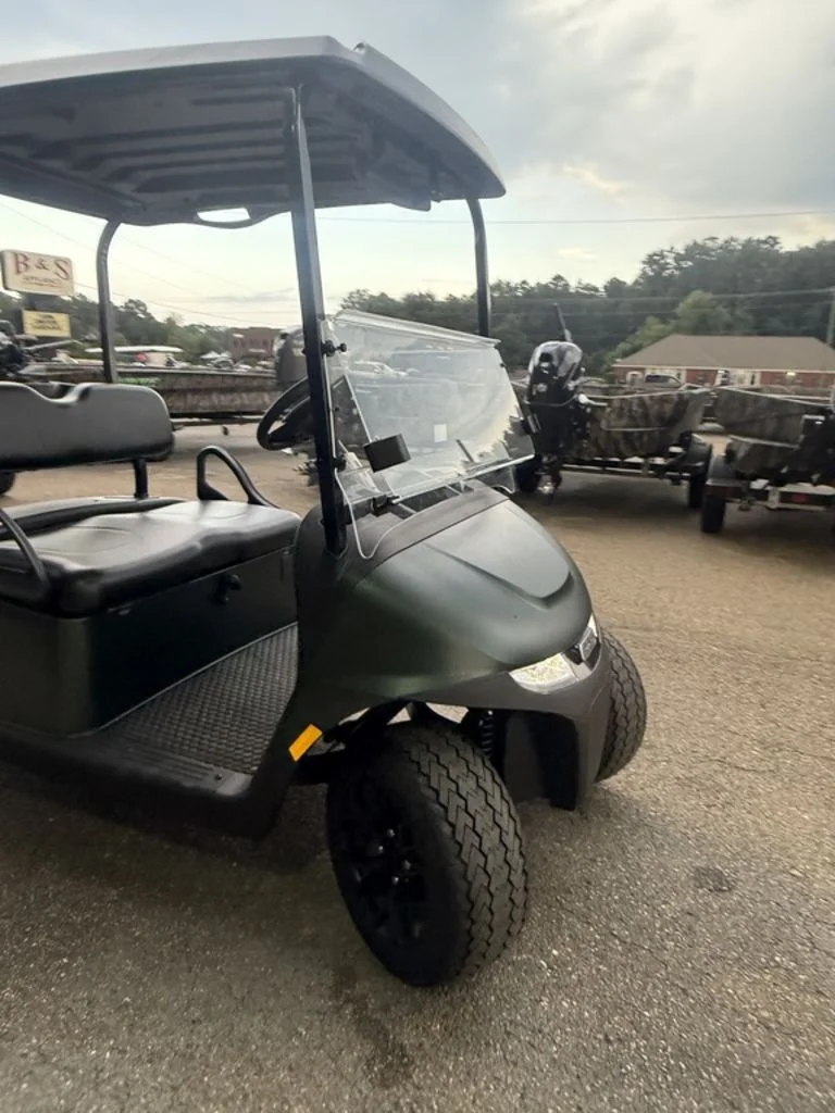 2027 E-Z-GO Valor photo 5