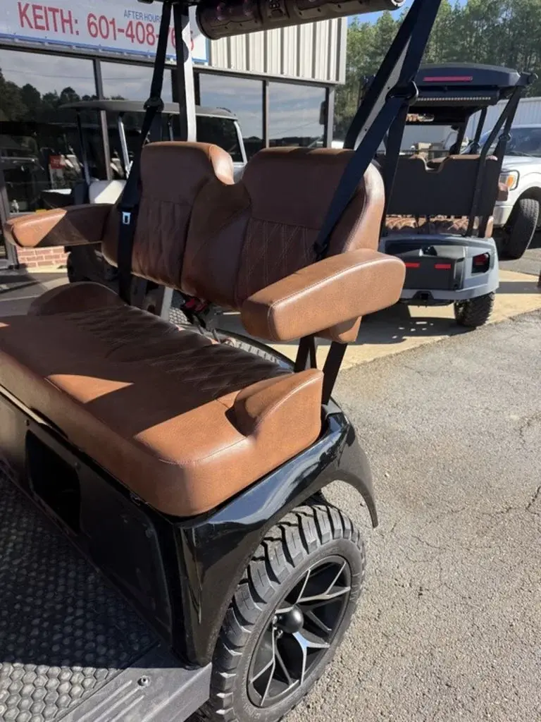 2027 E-Z-GO Liberty photo 7