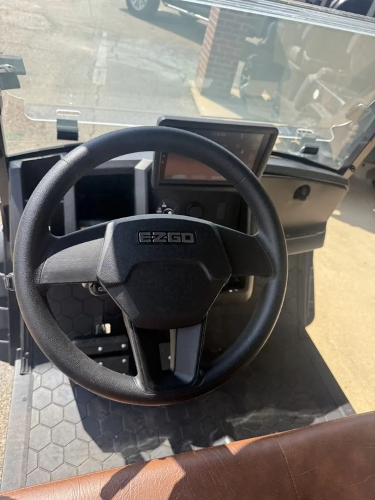 2027 E-Z-GO Xpress 6 photo 14