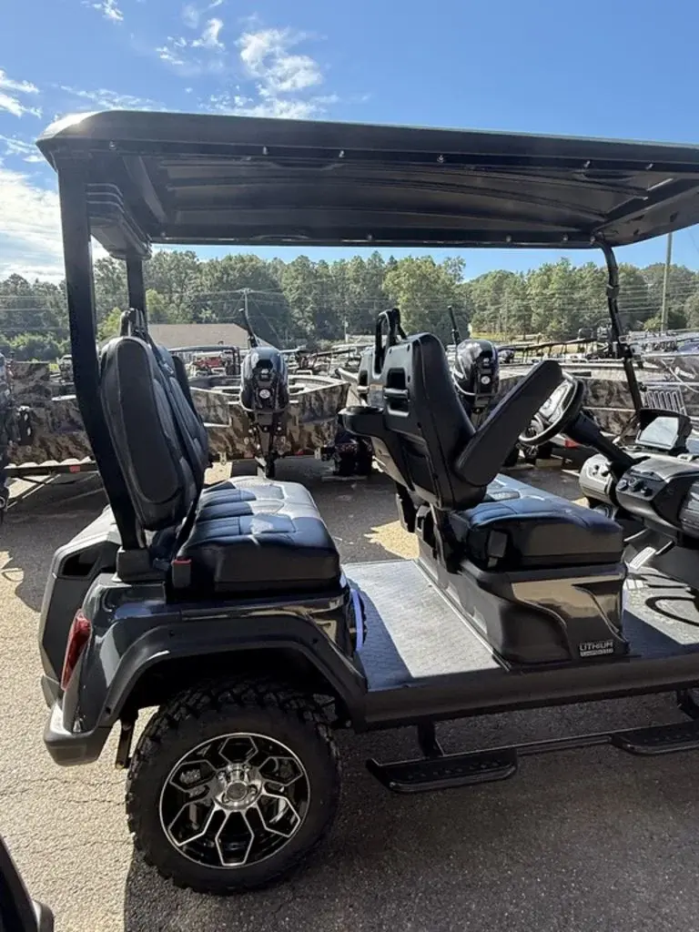 2026 Evolution Maverick 4 Plus photo 8
