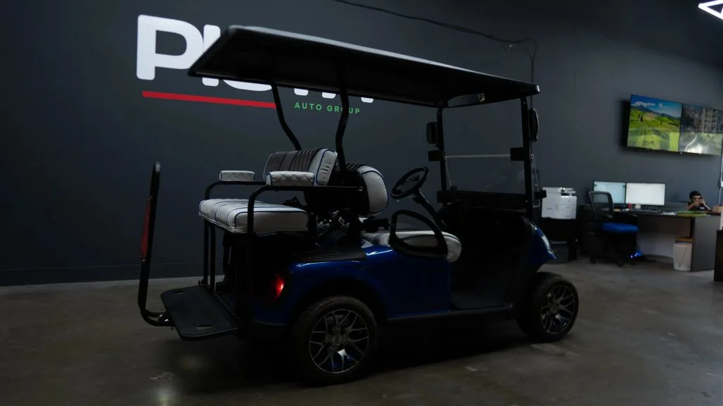 2024 E-Z-GO RXV photo 4