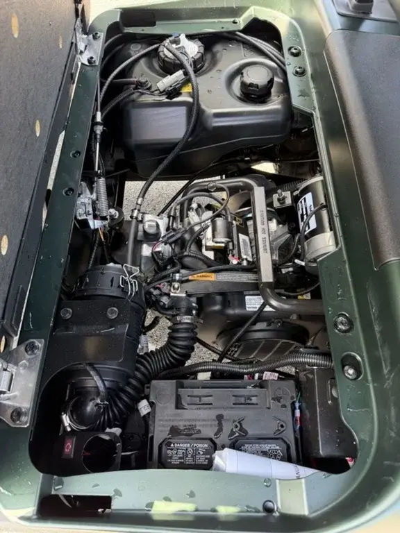 2027 E-Z-GO RXV 4 Valor S 13.5 Gas Matte Green photo 4