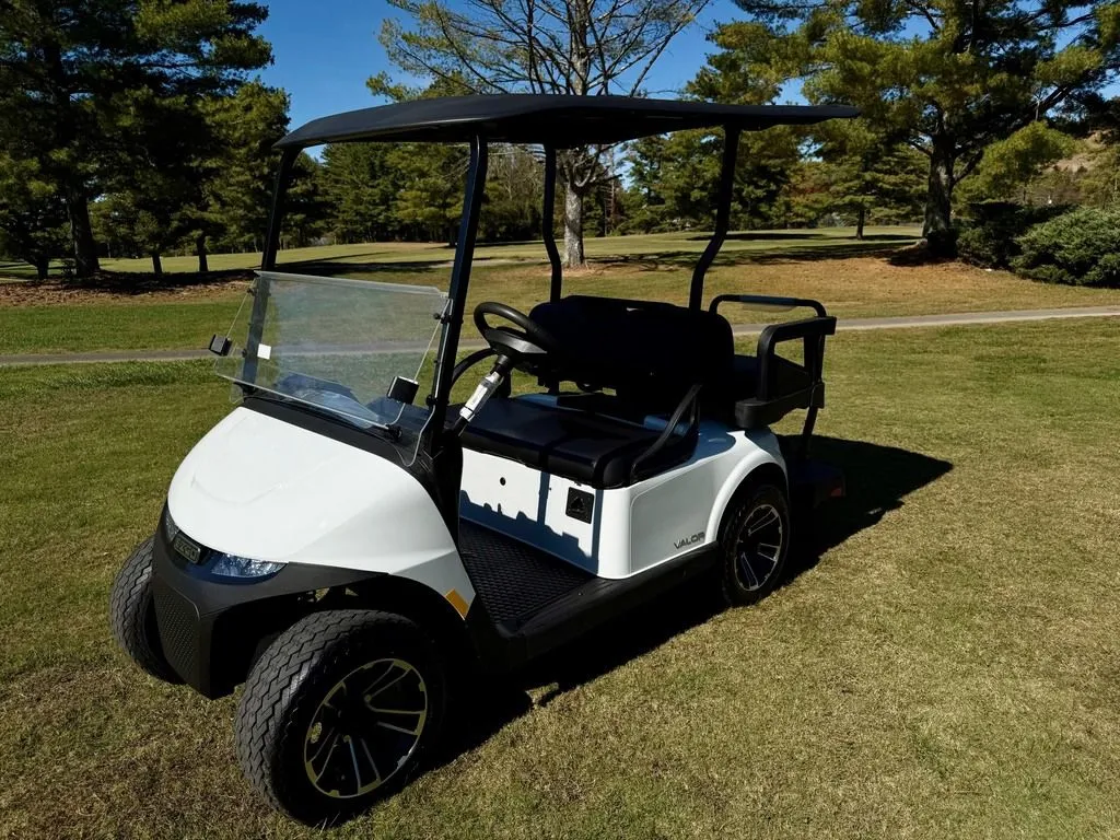 2026 E-Z-GO RXV 4 Valor S + EX1 Sport Bright White photo 2