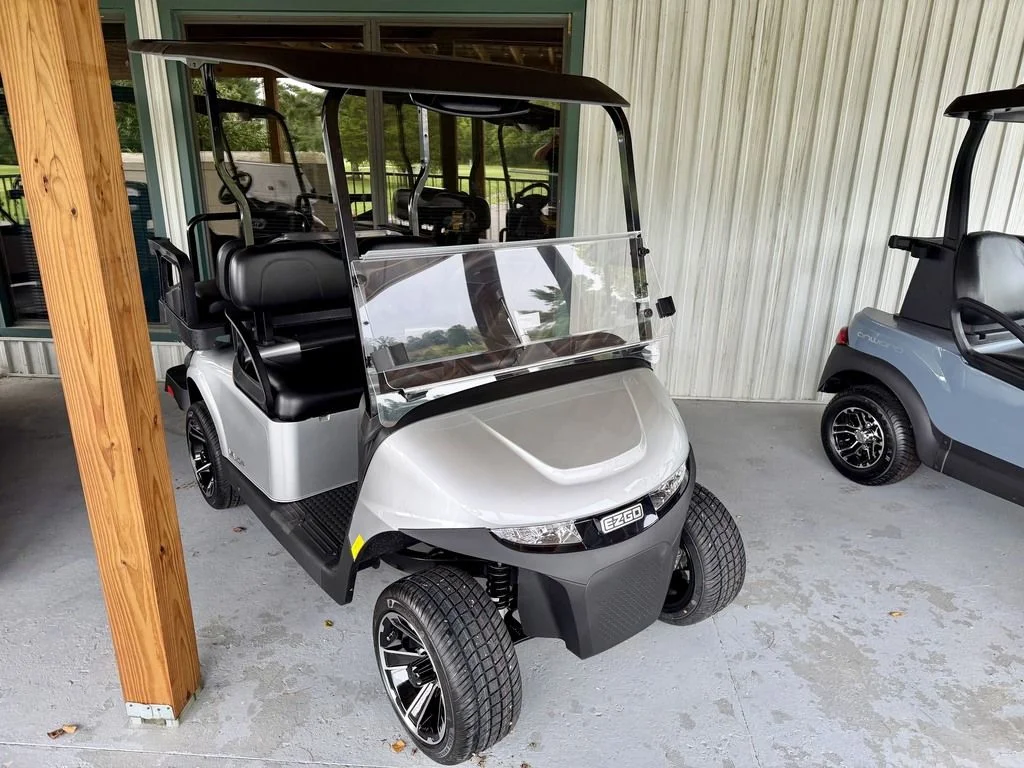 2027 E-Z-GO RXV 4 Valor S + 13.5 Gas Platinum photo 2
