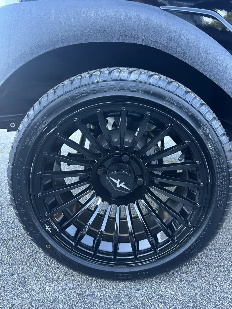 2026 Atlas Pro- Black photo 9