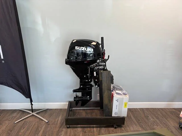 2027 Suzuki Marine Outboard 25hp Tiller Handle and Power T photo 4