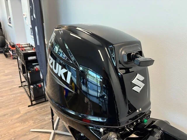 2027 Suzuki Marine Outboard 25hp Tiller Handle and Power T photo 8