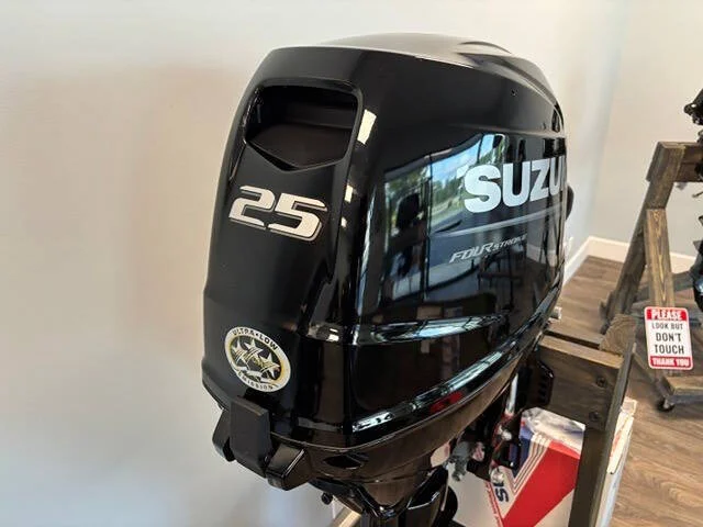 2027 Suzuki Marine Outboard 25hp Tiller Handle and Power T photo 9