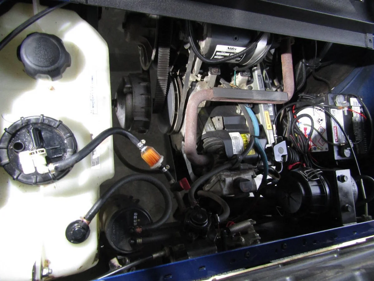 2020 E-Z-GO Storm Gas golf cart Custom photo 11