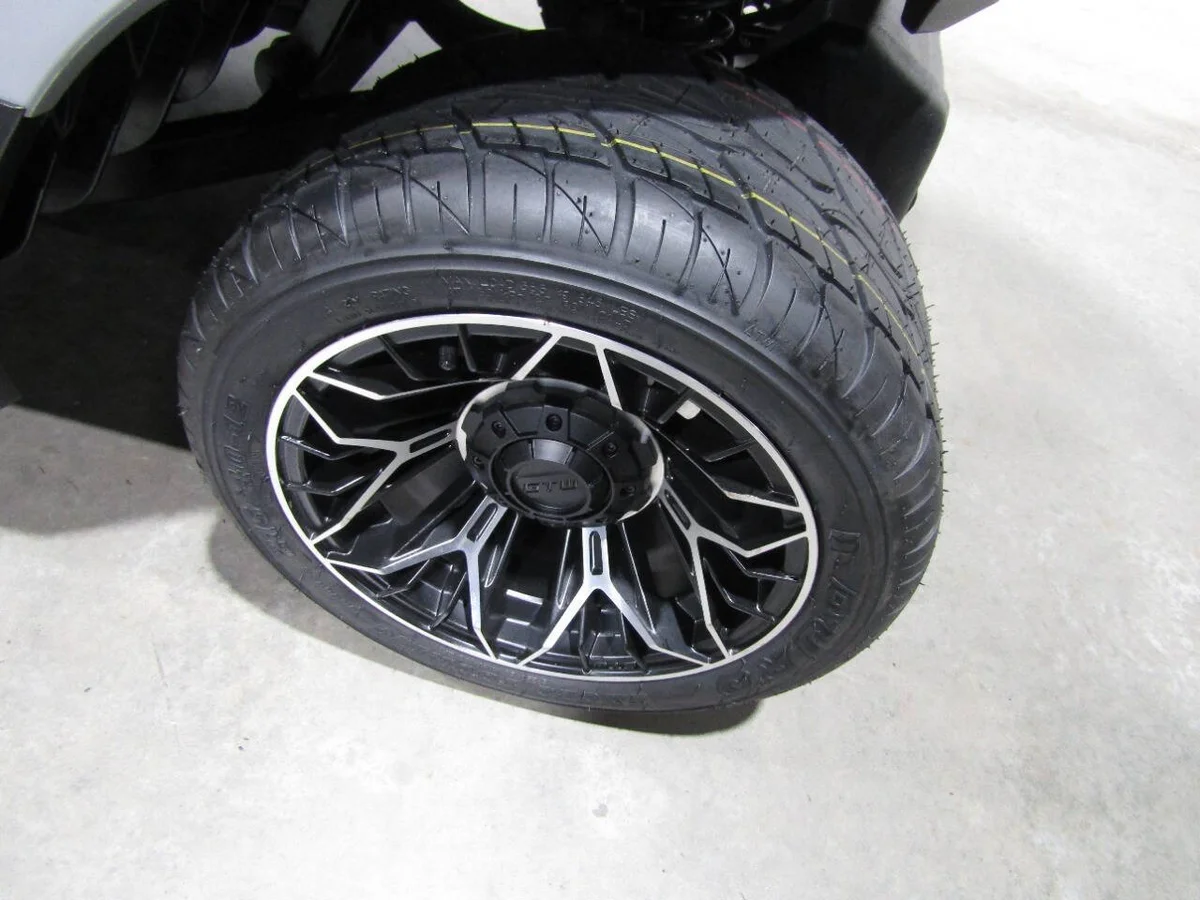 2022 Yamaha Drive Custom 4-Seater photo 13