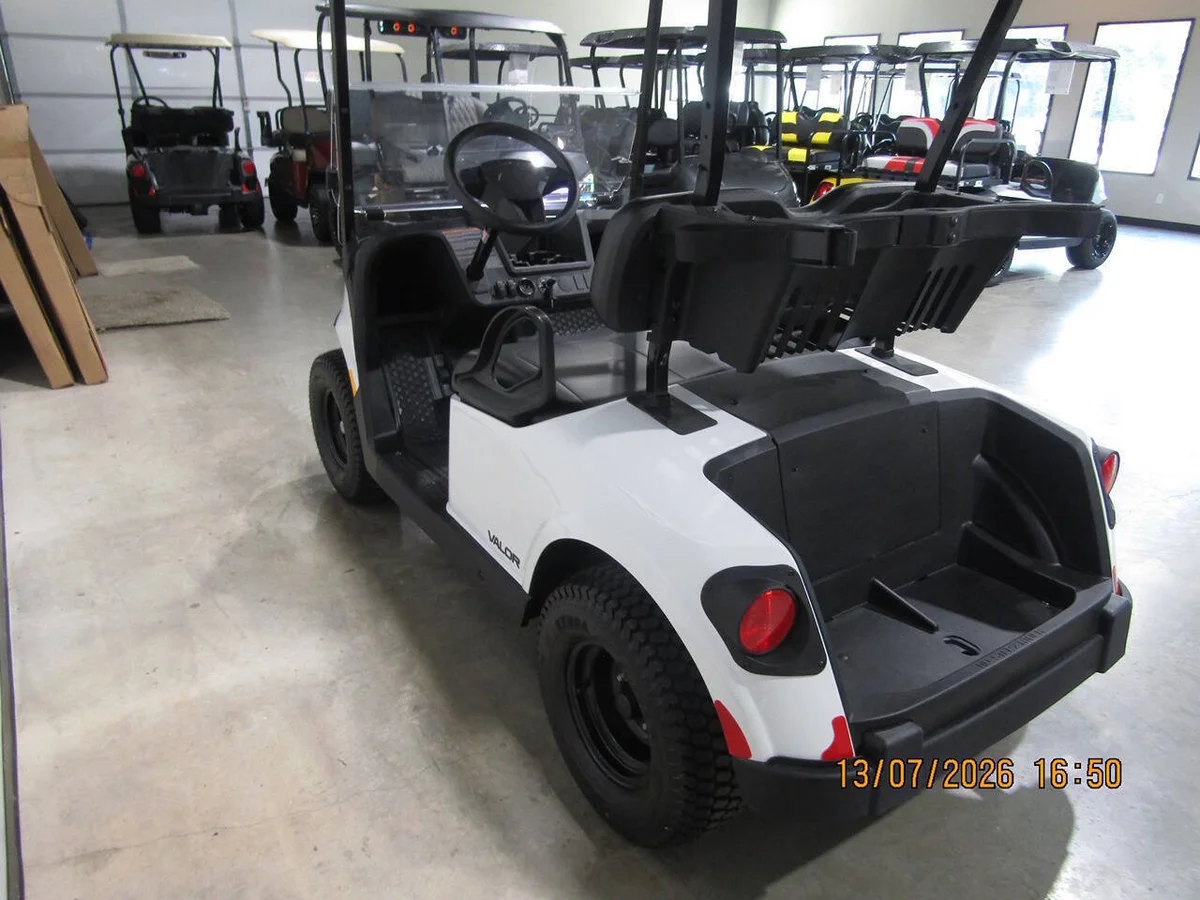 2027 E-Z-GO Valor Stock golf cart photo 5