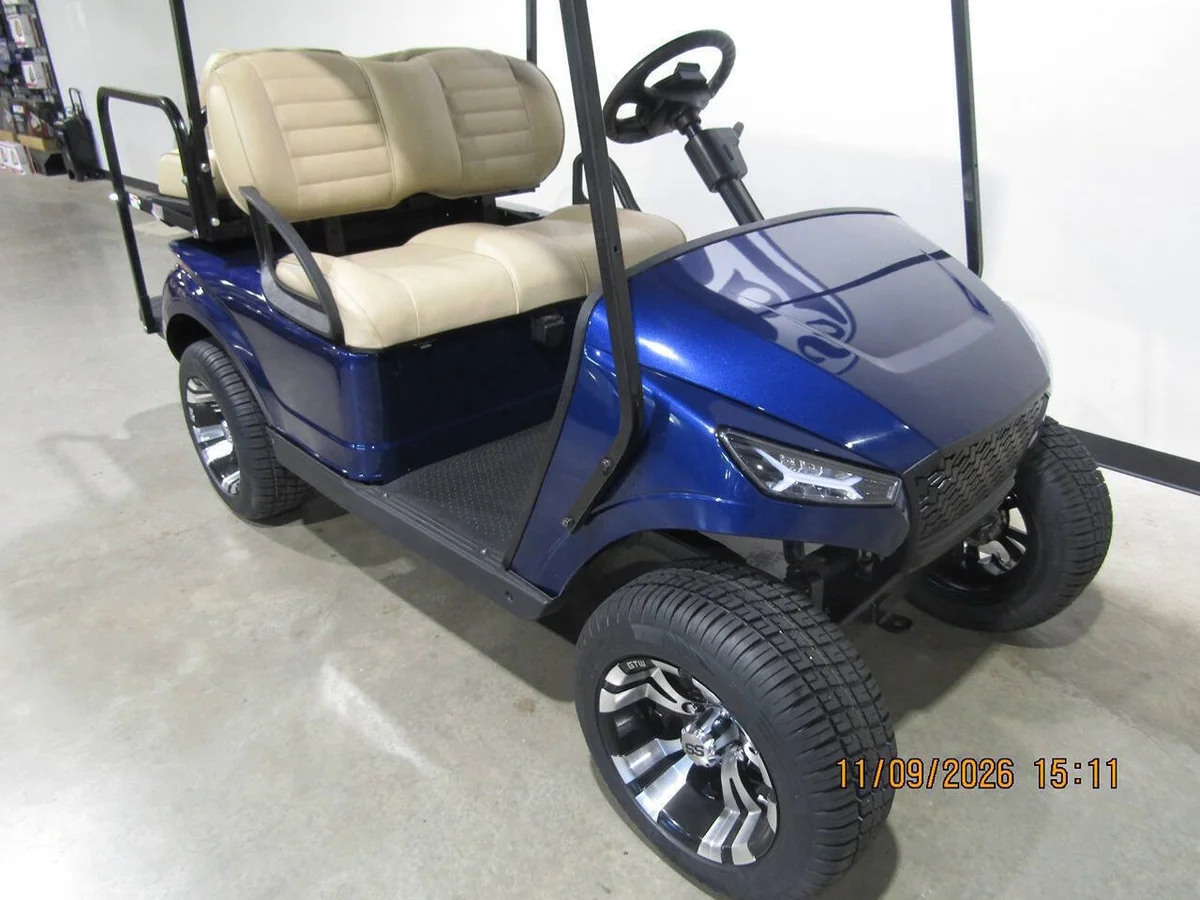 2020 E-Z-GO Storm Electric Custon 4-Seater golf cart photo 2