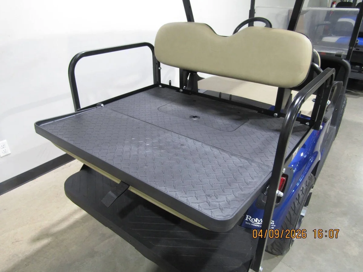 2018 E-Z-GO RXV Custon 2-Seater photo 10