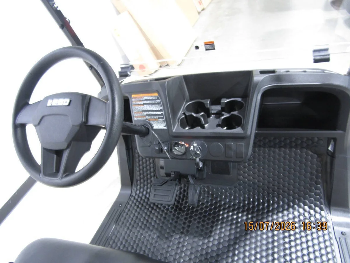 2027 E-Z-GO Valor 4 Passenger photo 10