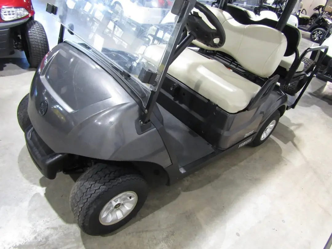 2022 Yamaha Drive Stock 4-seater  golf cart photo 4