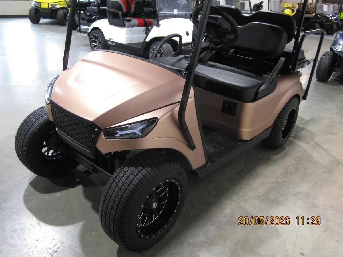 2020 E-Z-GO Storm Electric golf cart Custom 4-Seater photo 4