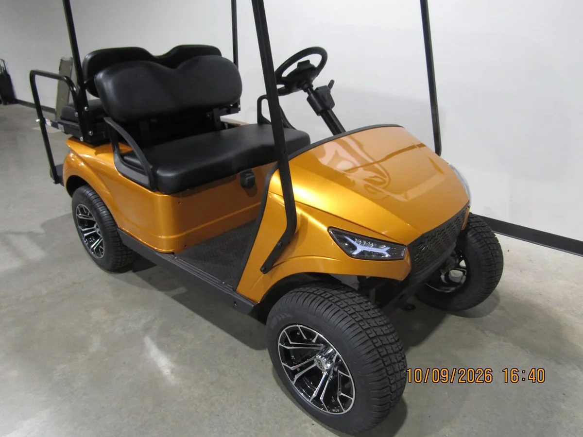 2020 E-Z-GO Storm Electric Custon 4-Seater golf cart photo 2