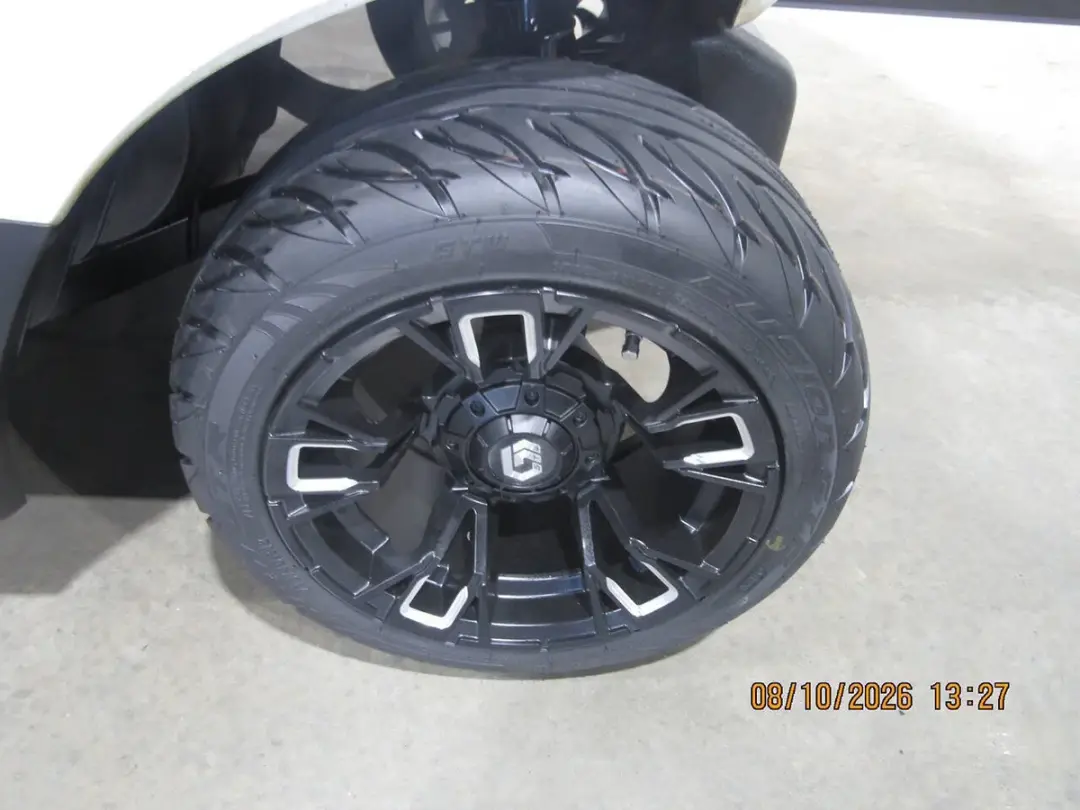 2022 Yamaha Drive Custom 4-Seater golf cart photo 2