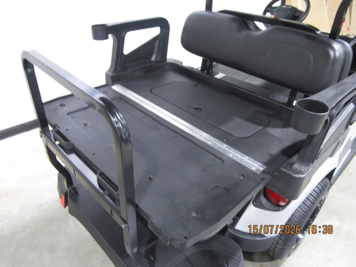 2027 E-Z-GO Valor 4 Passenger photo 7